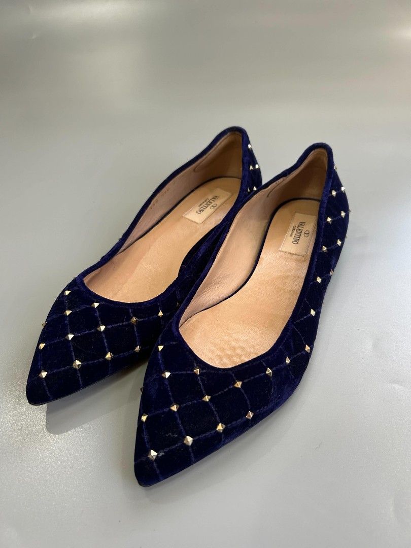 Valentino blue velvet rock stud spikes (Category: Sneakers & Footwear) located in Santa Rosa. Submitted by _ba_mo_si_ (Listing ID 1471037556, Image 1). Description: Pair only Plus sf Dm.