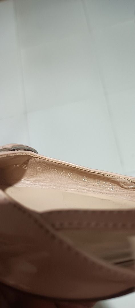 VALENTINO GARAVANI CODED SIZE 37.5 TO 38.5 (Category: Sneakers & Footwear) located in Makati City. Submitted by egsdhadghas (Listing ID 1471072800, Image 2). Description: IN EXCELLENT CONDITION. CODED. SIZE 37.5 TO 38.5.