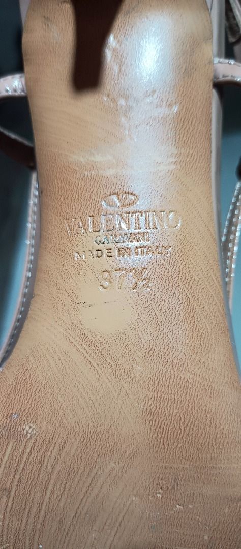VALENTINO GARAVANI CODED SIZE 37.5 TO 38.5 (Category: Sneakers & Footwear) located in Makati City. Submitted by egsdhadghas (Listing ID 1471072800, Image 3). Description: IN EXCELLENT CONDITION. CODED. SIZE 37.5 TO 38.5.