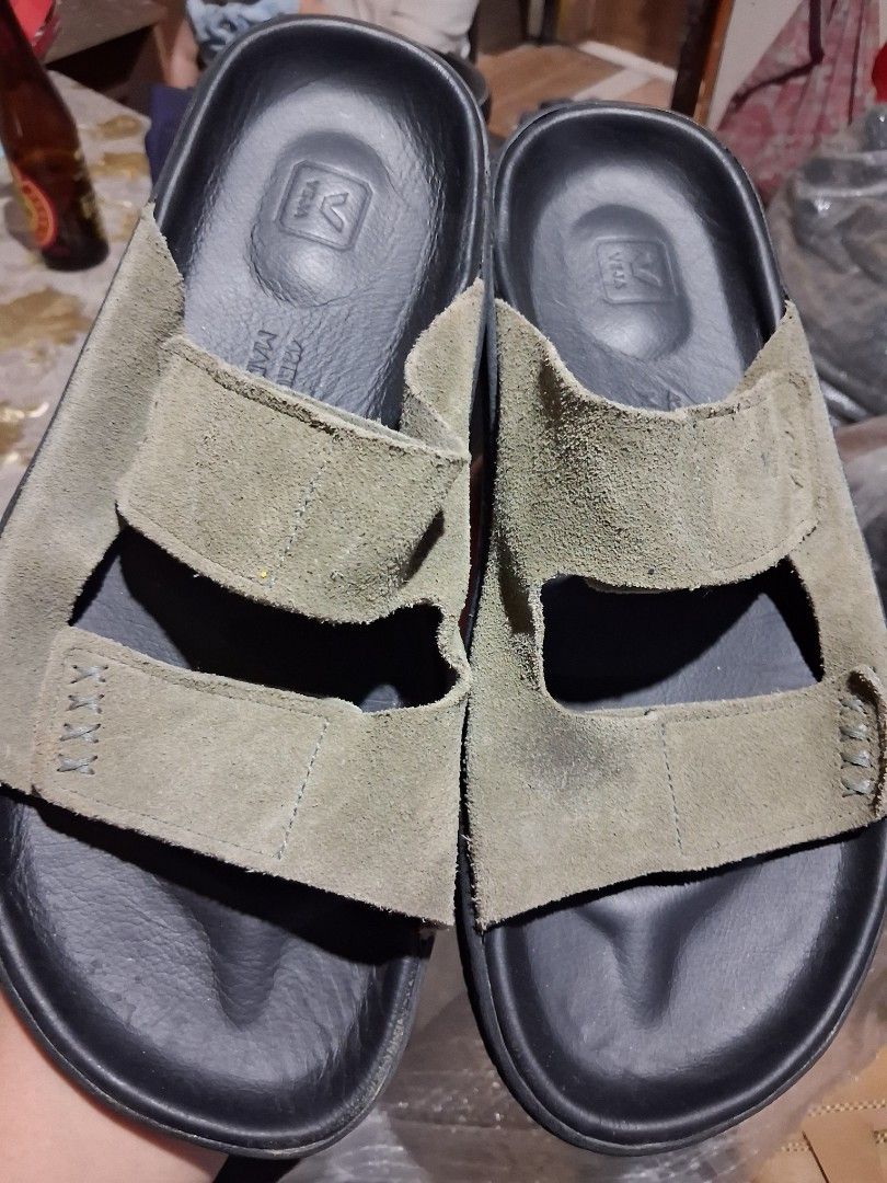 VEJA SUEDE (Category: Slippers & Slides) located in Koronadal. Submitted by glai1992 (Listing ID 1470950394, Image 2). Description: veja sandal suede size 43.