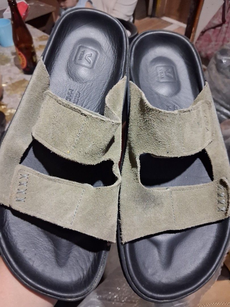 VEJA SUEDE (Category: Slippers & Slides) located in Koronadal. Submitted by glai1992 (Listing ID 1470950394, Image 1). Description: veja sandal suede size 43.