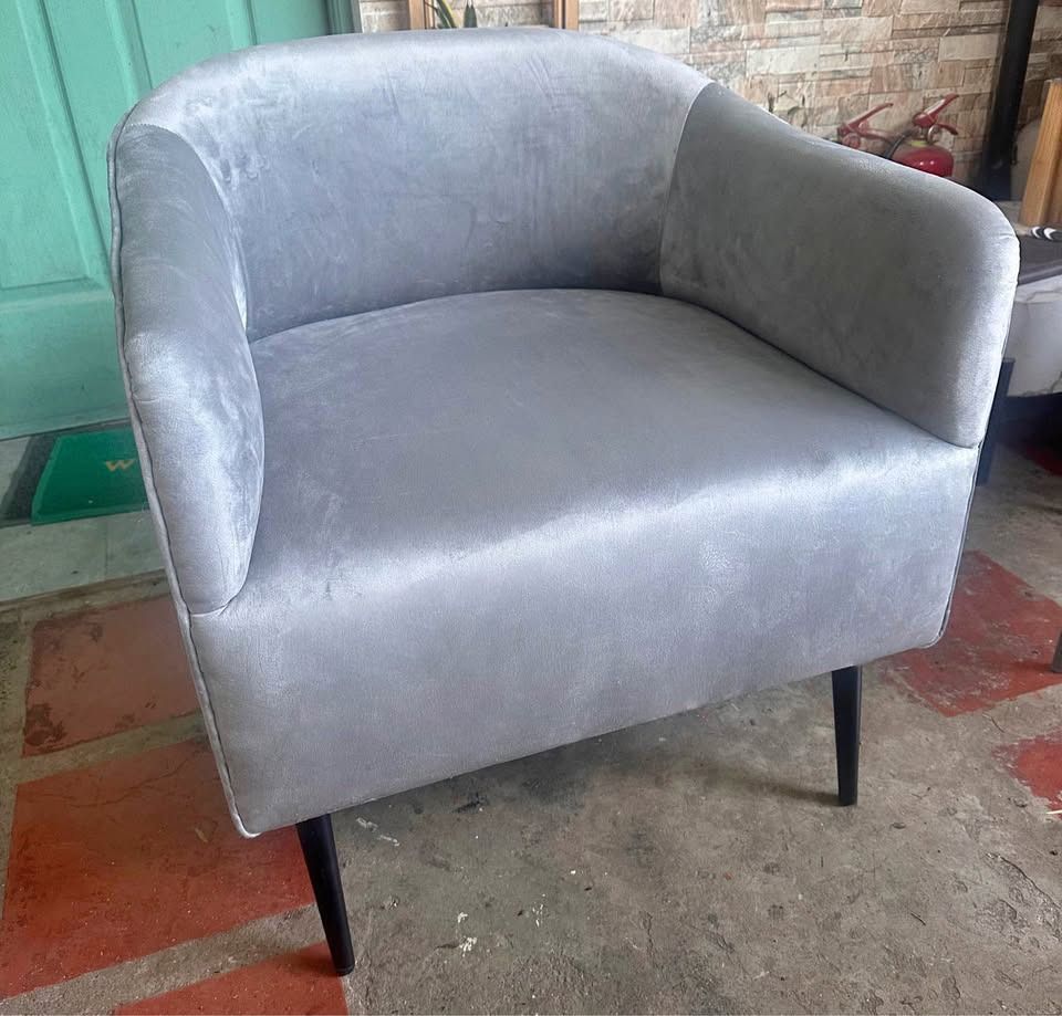 Velvet Accent Chair (Category: Chairs) located in Caloocan City. Submitted by lafurnitureph (Listing ID 1471003155, Image 2). Description: Velvet Accent Chair Brand New 2pcs Available onhand Dimension: Width 60cm | Seat Height 43cm Color: Light Gray Fabric: Premium Velvet Fabric Black Metal Legs Uratex Foam Price: 5,500 each or get both for 10,000 only 2pcs Available on hand. Ready for pickup or delivery 📸 Additional photos/videos are available 