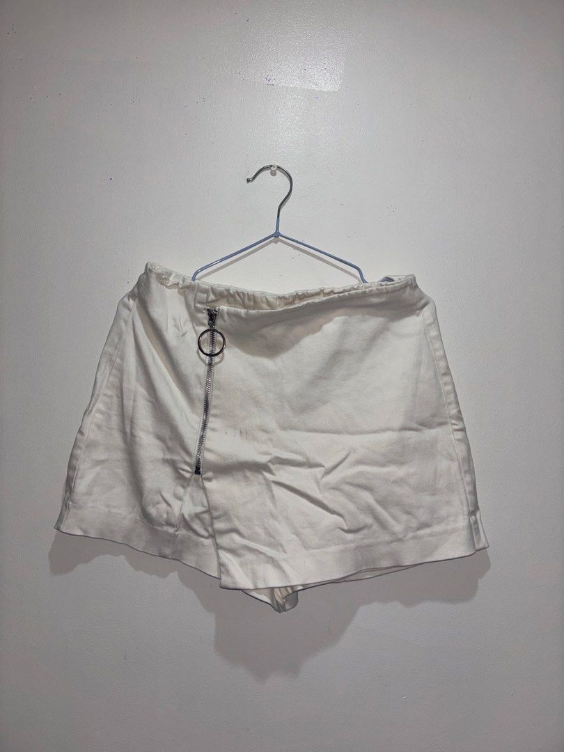 Vera Moda Skirt (Category: Skirts) located in Manila. Submitted by _pilosofia (Listing ID 1470934790, Image 1). Description: .
