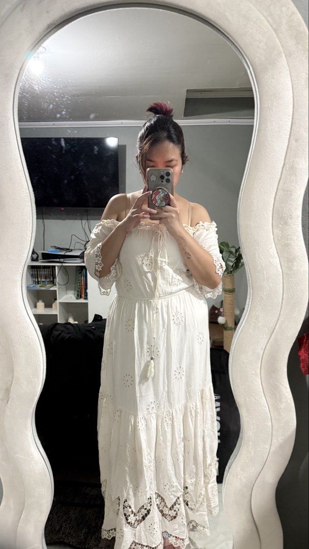 Vero Moda Eyelet Maxi Dress (Category: Dresses) located in Quezon City. Submitted by dinesaur (Listing ID 1471075410, Image 2). Description: M-L With lining.