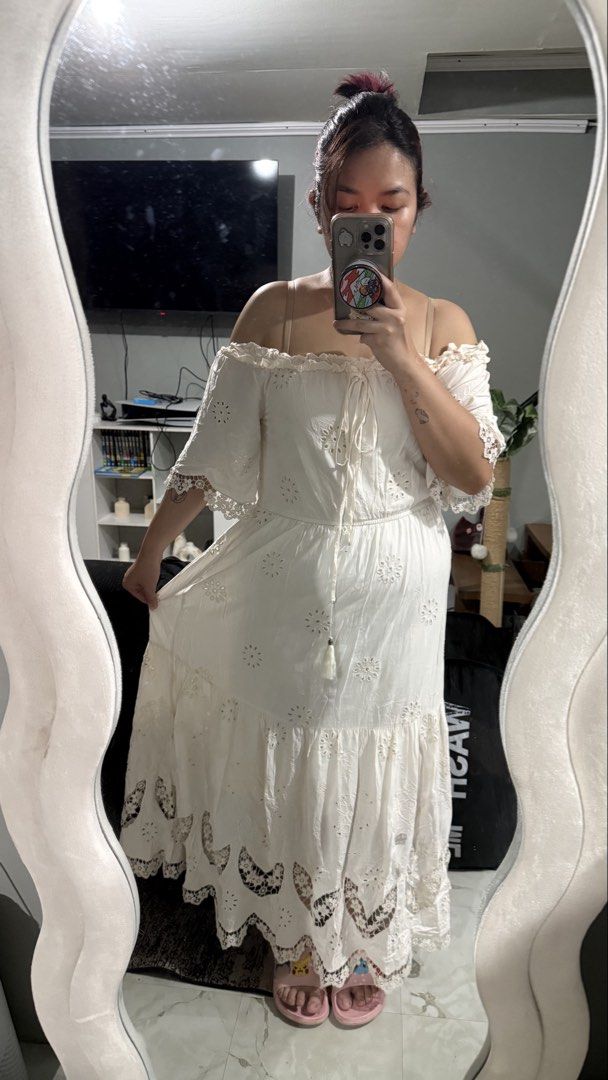 Vero Moda Eyelet Maxi Dress (Category: Dresses) located in Quezon City. Submitted by dinesaur (Listing ID 1471075410, Image 3). Description: M-L With lining.