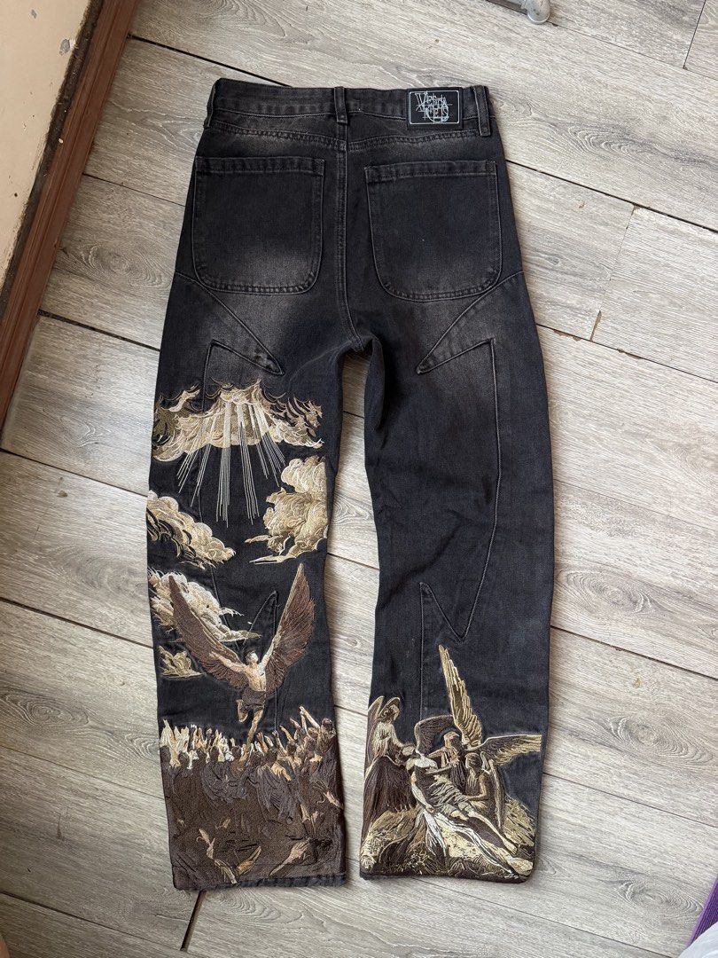Vescartes Heavens Eclipse Denim Jeans (Category: Jeans) located in Legazpi City. Submitted by thefelicitythriftwear (Listing ID 1471020579, Image 1). Description: VESCARTES XS on tag Size 30 on measuring tape Length 43 Rise 12 Thigh 11 Hem 9.5 Excellent Condition Color Rate 9.8/10 No Issue Disclaimer: This Item of clothing is not affiliated with any of the brands posted or mentioned in this account. All copyright and trademarks are reserved to th