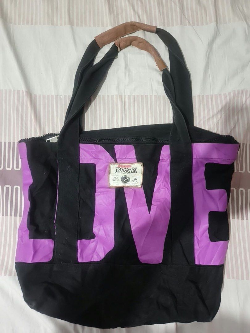 Victoria Secret PINK "LOVE" (Category: Tote Bags) located in Alaminos. Submitted by thriftings625 (Listing ID 1471071609, Image 1). Description: No issue Good as new Color rate: 9/10 No stains, no fade, o cracks.