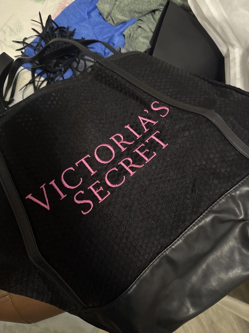 Victoria’s secret bag (Category: Tote Bags) located in Quezon City. Submitted by rgnineteen (Listing ID 1471096595, Image 2). Description: Like Brand new. Tote bag. Never been used..