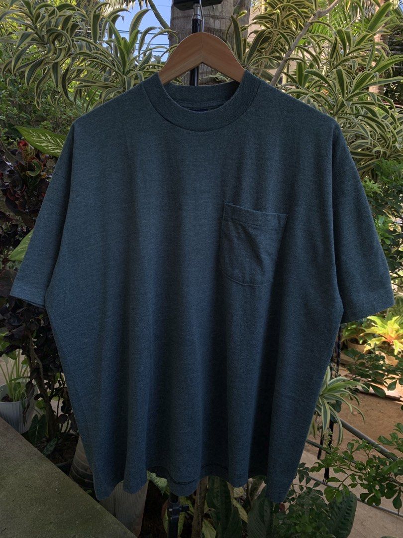 Vintage 1990s Honors blank pocket tee (Category: Tshirts & Polo Shirts ) located in Cagayan de Oro. Submitted by premium_thrifts (Listing ID 1471030902, Image 1). Description: Dark green gray colorway. Excellent condition. Very tight collar Single stitch on both sleeves and hem Fits 2XL L28" x W25" 22" (shoulder to shoulder) 9" (sleeve length) Issue: minimal lints Add shipping fee (via JRS or J&T).