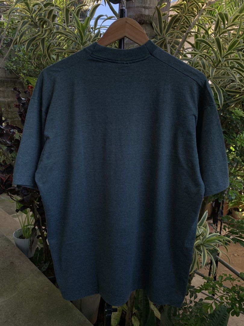 Vintage 1990s Honors blank pocket tee (Category: Tshirts & Polo Shirts ) located in Cagayan de Oro. Submitted by premium_thrifts (Listing ID 1471030902, Image 3). Description: Dark green gray colorway. Excellent condition. Very tight collar Single stitch on both sleeves and hem Fits 2XL L28" x W25" 22" (shoulder to shoulder) 9" (sleeve length) Issue: minimal lints Add shipping fee (via JRS or J&T).