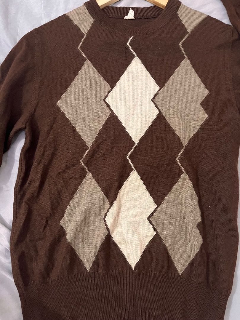 Vintage Brown Argyle Pattern Knit Sweater (Category: Coats, Jackets and Outerwear) located in Muntinlupa City. Submitted by keenlion_22f510 (Listing ID 1470987847, Image 3). Description: - Color: Brown with cream and grey argyle pattern - Material: Soft and comfortable knit, great for layering - Design: Classic crew neckline with ribbed cuffs and hem - Fit: Standard fit for effortless styling - Versatility: Pairs easily with both jeans and trouse