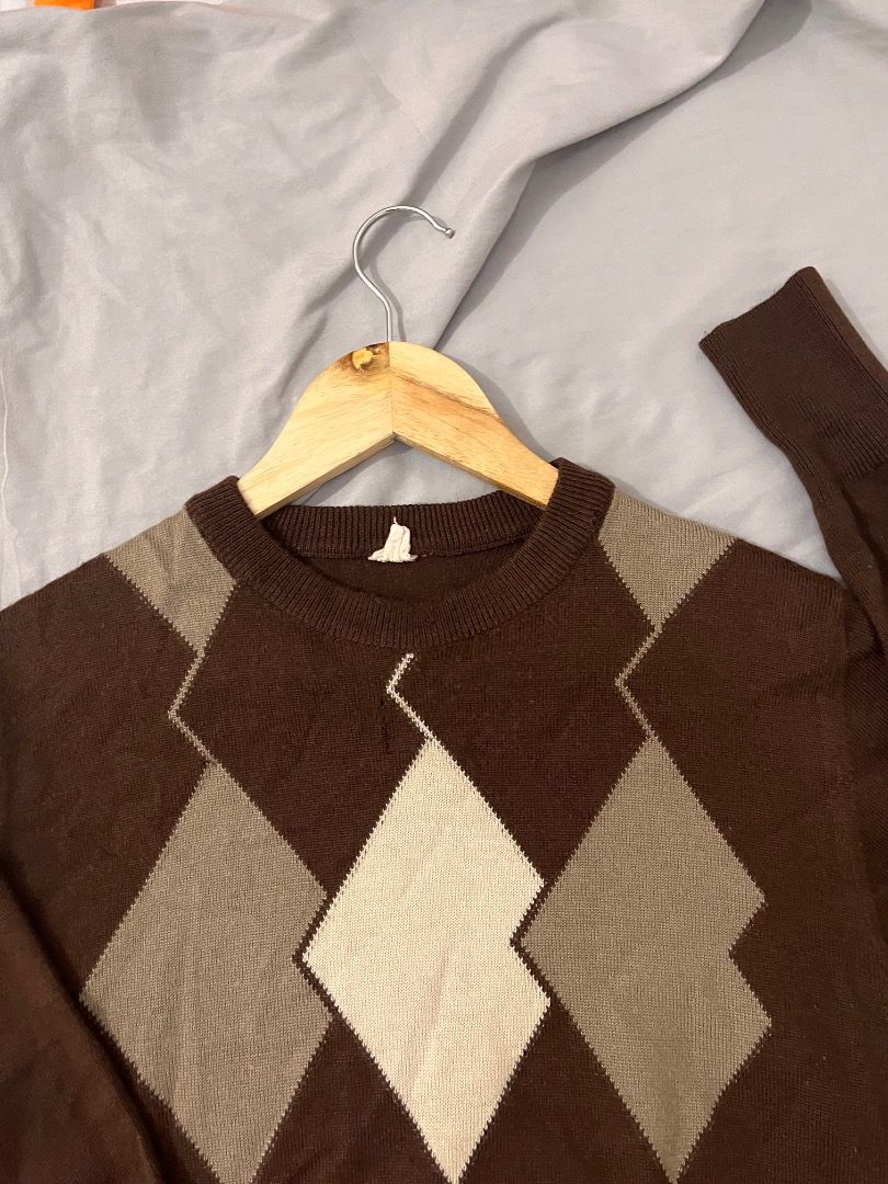 Vintage Brown Argyle Pattern Knit Sweater (Category: Coats, Jackets and Outerwear) located in Muntinlupa City. Submitted by keenlion_22f510 (Listing ID 1470987847, Image 2). Description: - Color: Brown with cream and grey argyle pattern - Material: Soft and comfortable knit, great for layering - Design: Classic crew neckline with ribbed cuffs and hem - Fit: Standard fit for effortless styling - Versatility: Pairs easily with both jeans and trouse