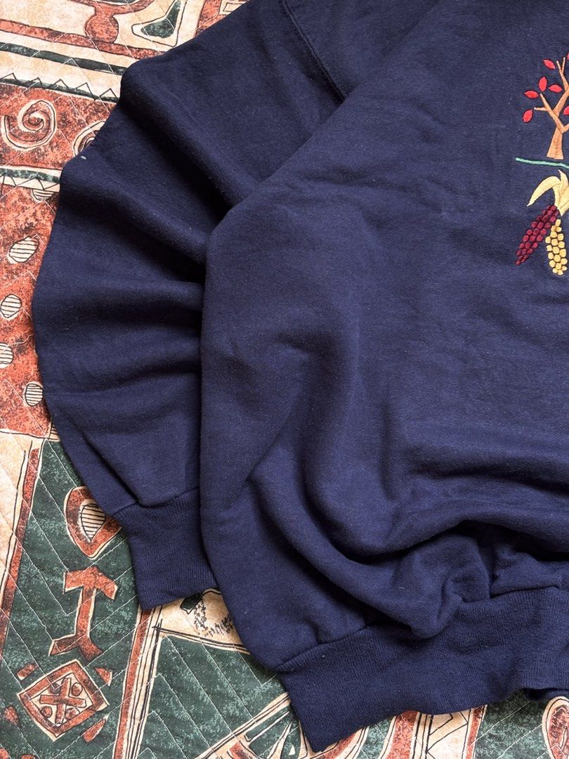 Vintage Fall Embroided Sweatshirt (Category: Coats, Jackets and Outerwear) located in Baguio. Submitted by zojythriftph (Listing ID 1471026297, Image 3). Description: Large No flaws, Excellent Used Condition Color rate- 10/10 ♻️ Thrifted/preloved items — manage expectations. 📌 Disclaimer: For reselling purposes only. All branded items are thrifted/preloved..