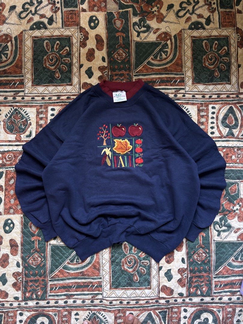 Vintage Fall Embroided Sweatshirt (Category: Coats, Jackets and Outerwear) located in Baguio. Submitted by zojythriftph (Listing ID 1471026297, Image 1). Description: Large No flaws, Excellent Used Condition Color rate- 10/10 ♻️ Thrifted/preloved items — manage expectations. 📌 Disclaimer: For reselling purposes only. All branded items are thrifted/preloved..