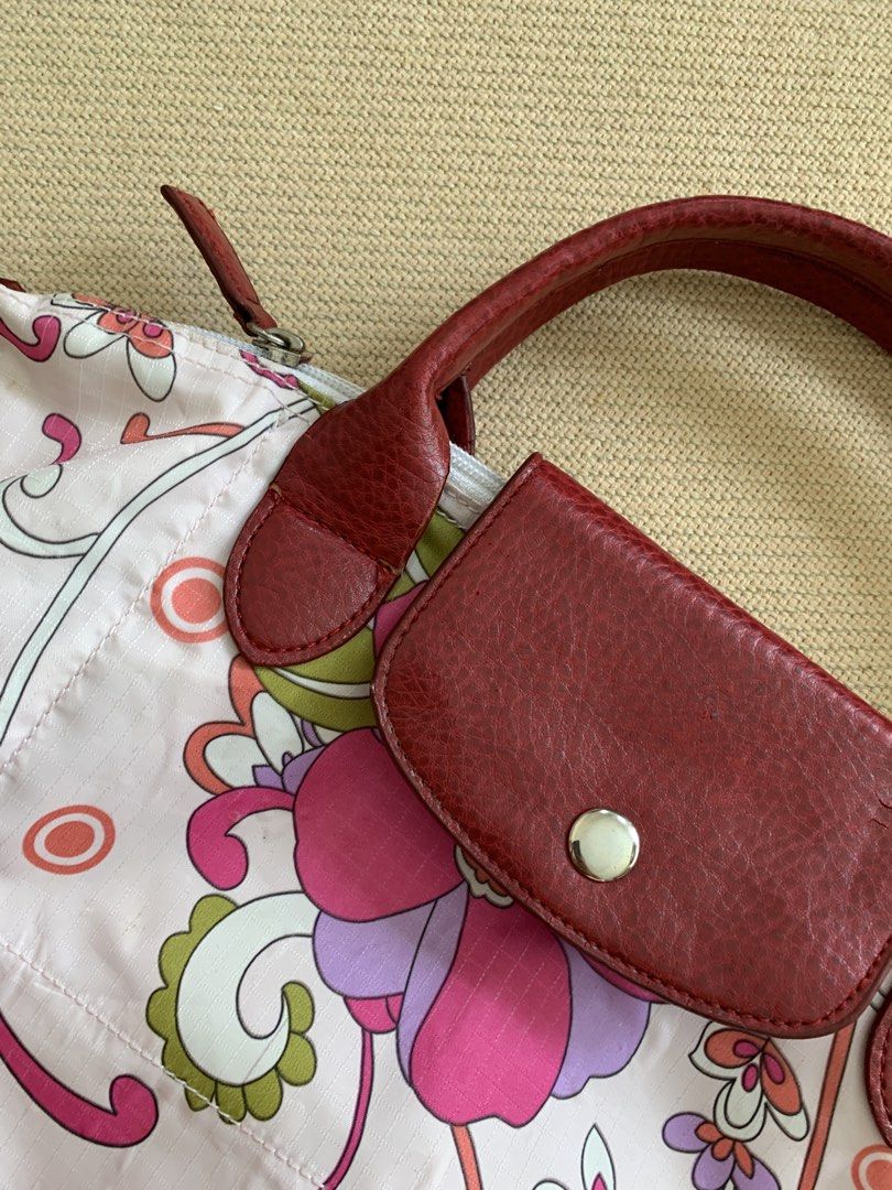 vintage floral bag (Category: Tote Bags) located in Malaybalay. Submitted by angelicloset (Listing ID 1470972541, Image 2). Description: ~ see pics for flaws ~ can be repaired .