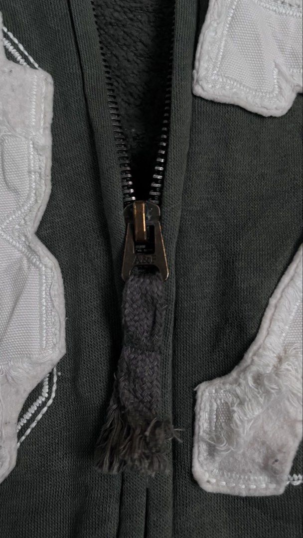 Vintage jacket a&f (Category: Coats, Jackets and Outerwear) located in Maragusan (San Mariano). Submitted by nicko_olayta (Listing ID 1470956162, Image 3). Description: Vintage Y2K Green Abercrombie & Fitch Zip Up Hoodie Good Conditon Color rate 9.8/10 L26 W23 Xl on tag Location Maragusan Davao de oro.