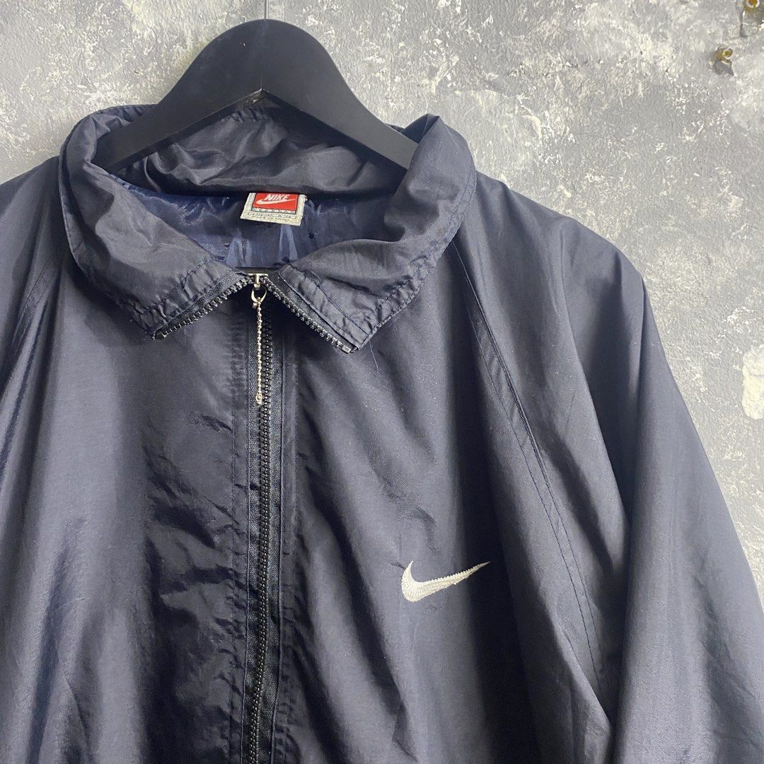 Vintage Nike (Category: Coats, Jackets and Outerwear) located in Pasig City. Submitted by lumangkamisa (Listing ID 1470932972, Image 3). Description: Large.