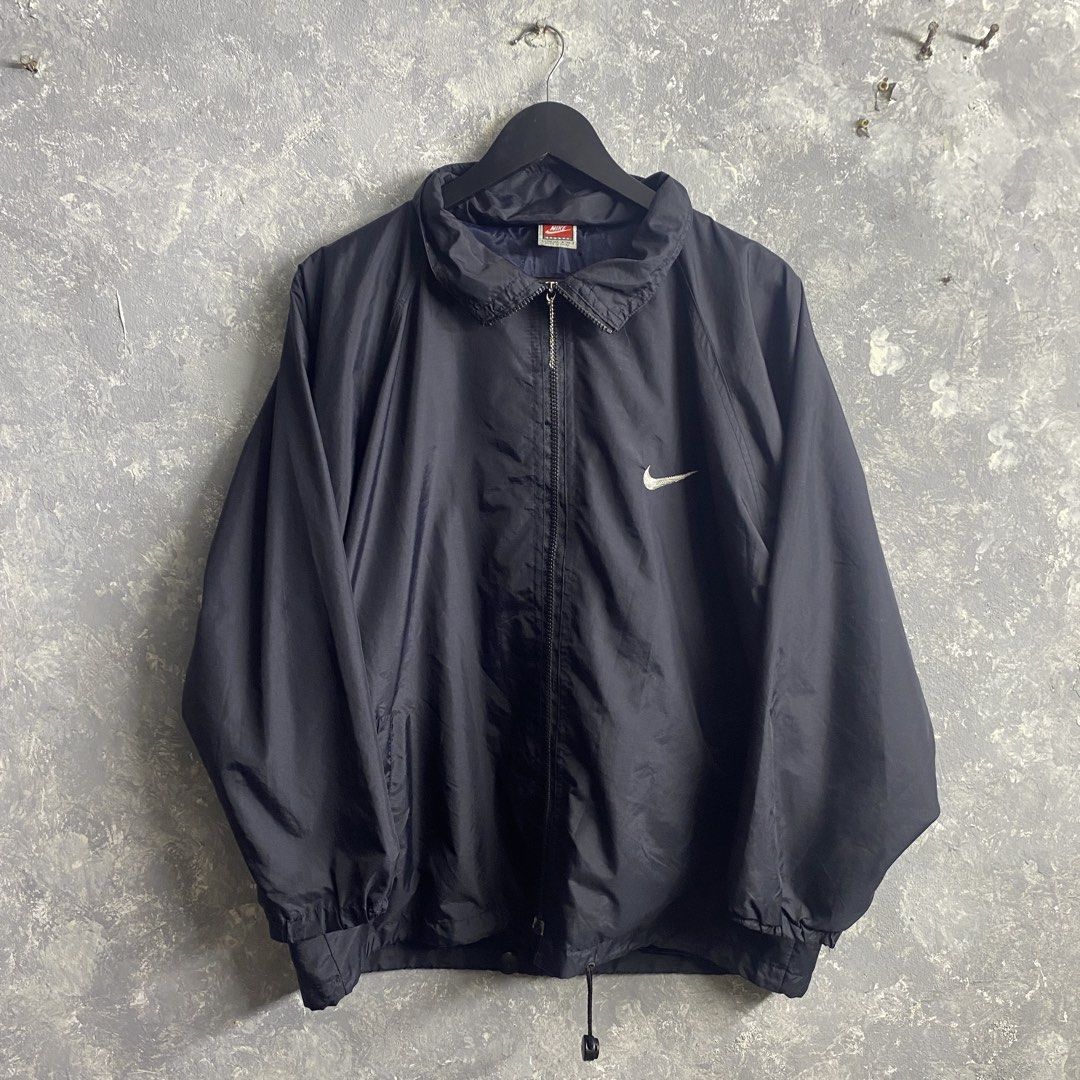 Vintage Nike (Category: Coats, Jackets and Outerwear) located in Pasig City. Submitted by lumangkamisa (Listing ID 1470932972, Image 1). Description: Large.
