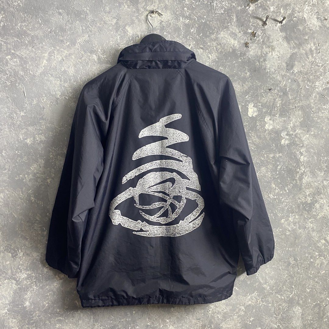 Vintage Nike (Category: Coats, Jackets and Outerwear) located in Pasig City. Submitted by lumangkamisa (Listing ID 1470932972, Image 2). Description: Large.