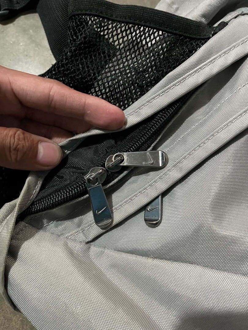 Vintage Nike Crossbody Bag (Category: Sling Bags) located in Caloocan City. Submitted by jayjayb1738 (Listing ID 1471117313, Image 3). Description: .
