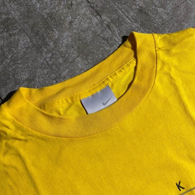 Vintage Nike Mid Script & Swoosh Shirt (Category: Tshirts & Polo Shirts ) located in Antipolo. Submitted by soon2byourz_ (Listing ID 1471069185, Image 3). Description: Dimensions (laid flat): Pit to Pit: 19.5” Length: 28.5” [Medium on tag] Flaws: multiple stains Color Rate: 10/10 Condition: LIGHTLY USED COLOR MAY VARY DUE TO LIGHTING!.