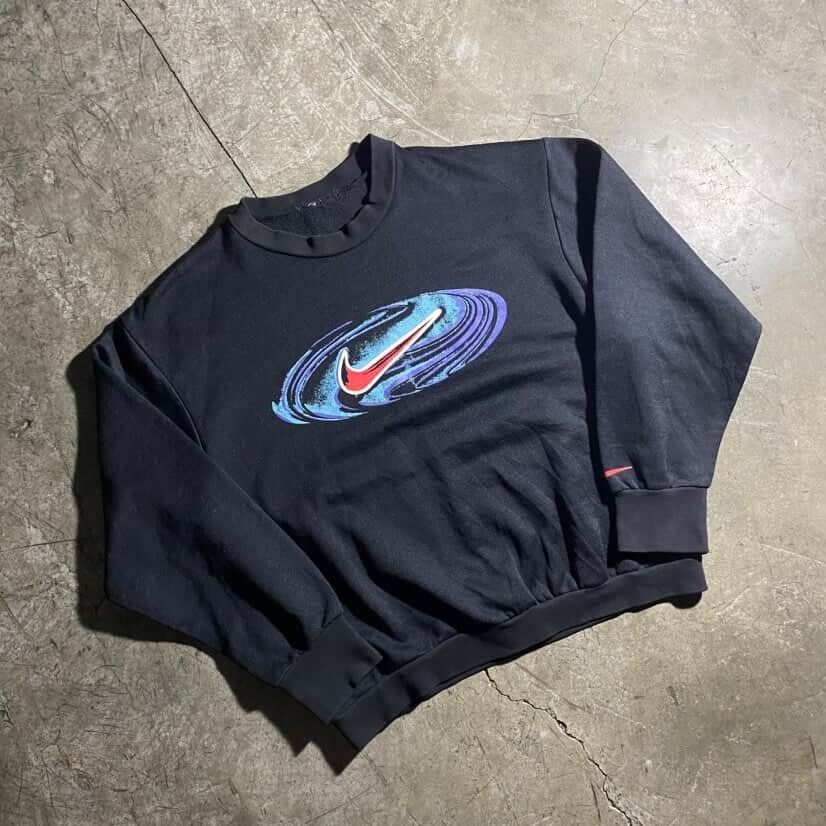 Vintage Nike Oval Graphic Design Sweatshirt (Category: Coats, Jackets and Outerwear) located in Antipolo. Submitted by soon2byourz_ (Listing ID 1471068073, Image 1). Description: Dimensions (laid flat): Pit to Pit: 20.5” Length: 22.5” [No size tag] Flaws: declared as off Color Rate: 10/10 Condition: LIGHTLY USED COLOR MAY VARY DUE TO LIGHTING!.