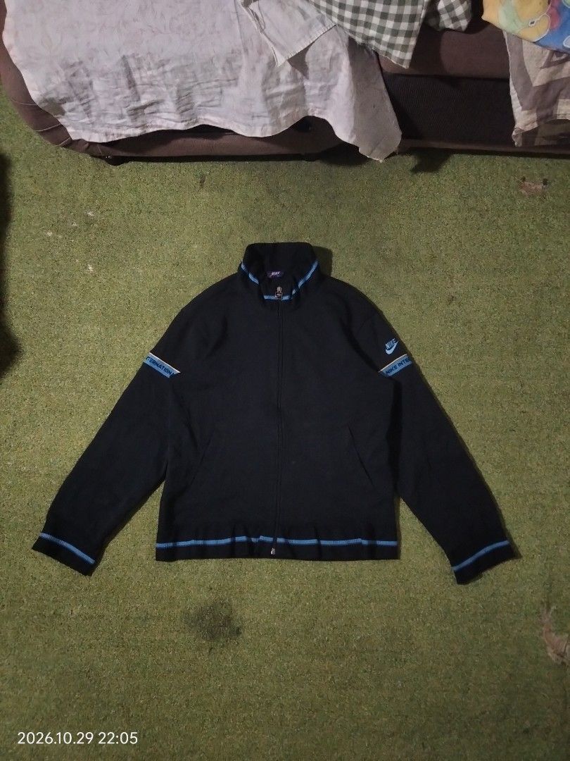 Vintage Nike Track Jacket (Category: Coats, Jackets and Outerwear) located in Caloocan City. Submitted by haruconcep52476 (Listing ID 1471077783, Image 1). Description: Dimensions W20×L24 Good condition Color rate 9 Issue need wash.