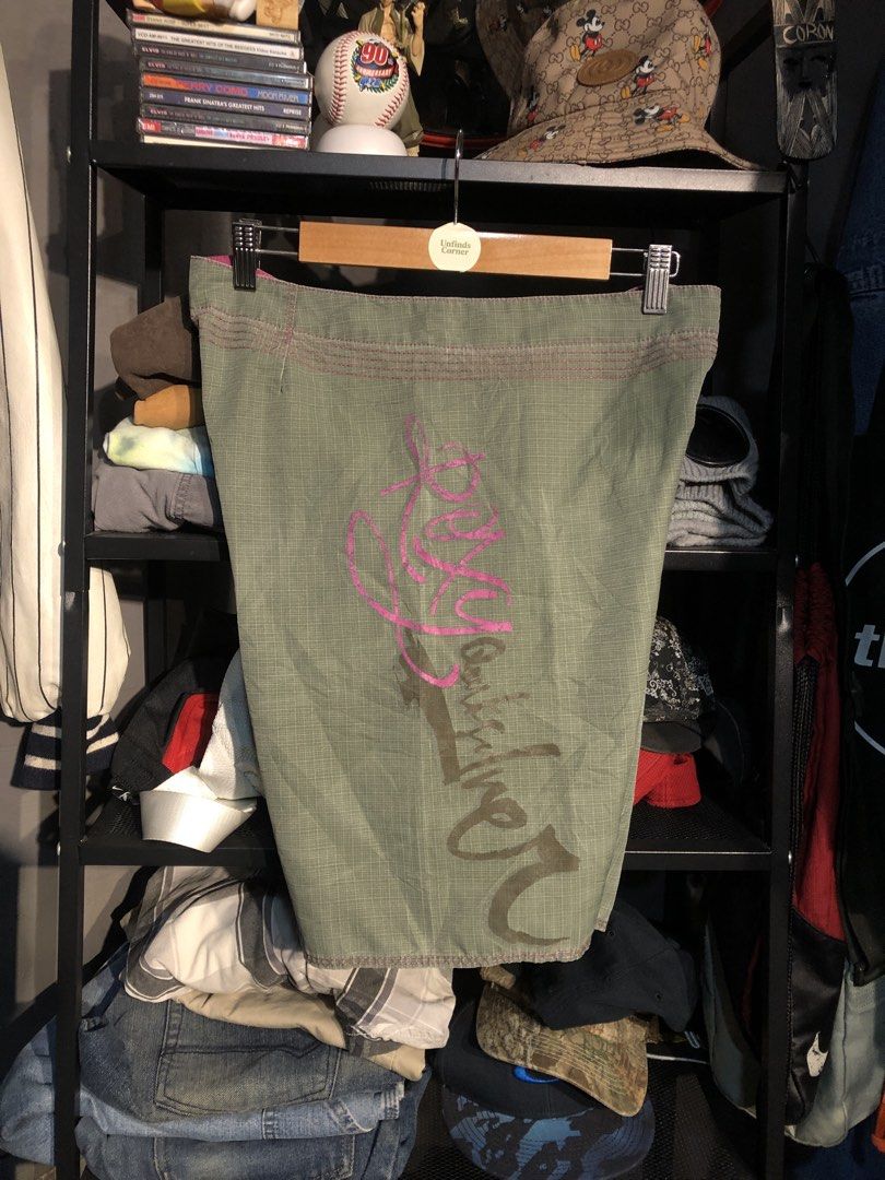 VINTAGE ROXY Y2K RIPSTOP LOW-RISE BOARD SHORTS (Category: Swim Trunks & Board Shorts) located in San Pablo. Submitted by genesisllo24149 (Listing ID 1471012514, Image 2). Description: VINTAGE ROXY Y2K RIPSTOP LOW-RISE BOARD SHORTS WAIST -> 34 LENGTH -> 19 THIGH -> 13 LEG OPENING -> 10 ISSUE -> NONE CONDITION -> EXCELLENT DM TO PURCHASE 📥 DISCLAIMER: - Please manage your expectations, posted items are preloved, used & thrifted -Actual color may v