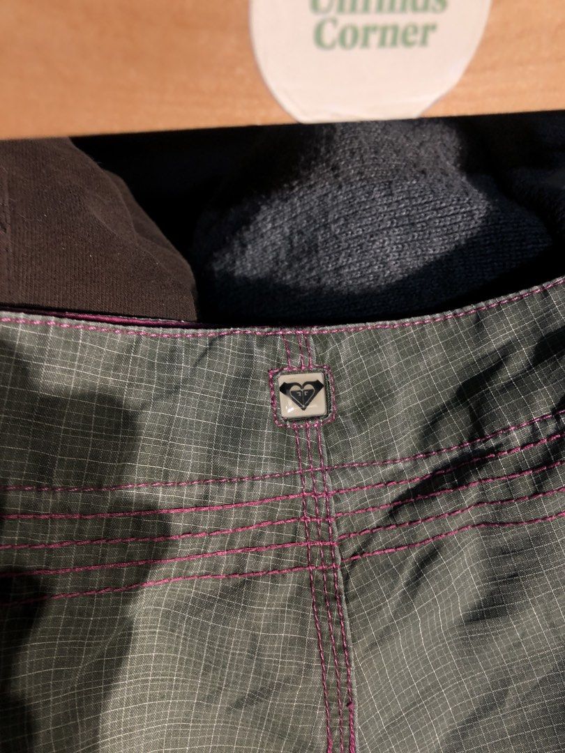 VINTAGE ROXY Y2K RIPSTOP LOW-RISE BOARD SHORTS (Category: Swim Trunks & Board Shorts) located in San Pablo. Submitted by genesisllo24149 (Listing ID 1471012514, Image 3). Description: VINTAGE ROXY Y2K RIPSTOP LOW-RISE BOARD SHORTS WAIST -> 34 LENGTH -> 19 THIGH -> 13 LEG OPENING -> 10 ISSUE -> NONE CONDITION -> EXCELLENT DM TO PURCHASE 📥 DISCLAIMER: - Please manage your expectations, posted items are preloved, used & thrifted -Actual color may v