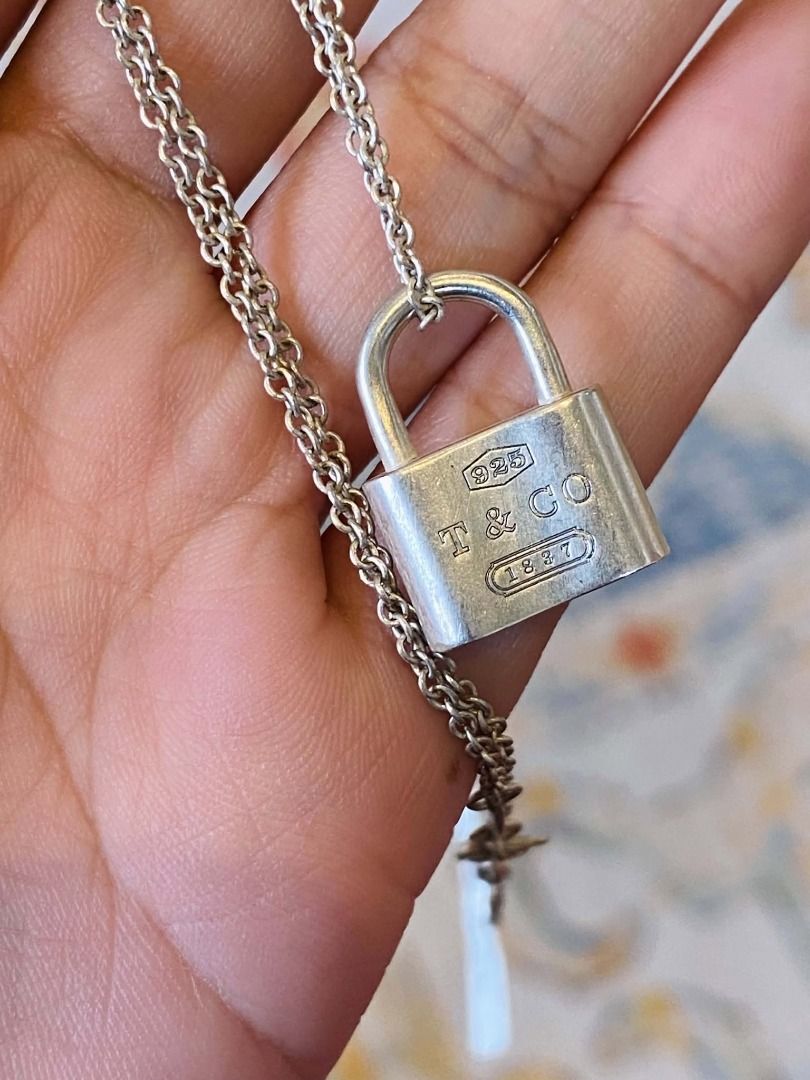 Vintage Tiffany & Co Silver Necklace (Category: Necklaces) located in Baguio. Submitted by asna_taku (Listing ID 1471014012, Image 2). Description: Vintage Tiffany & Co Silver Necklace 10g 17" Chain ₱7580.