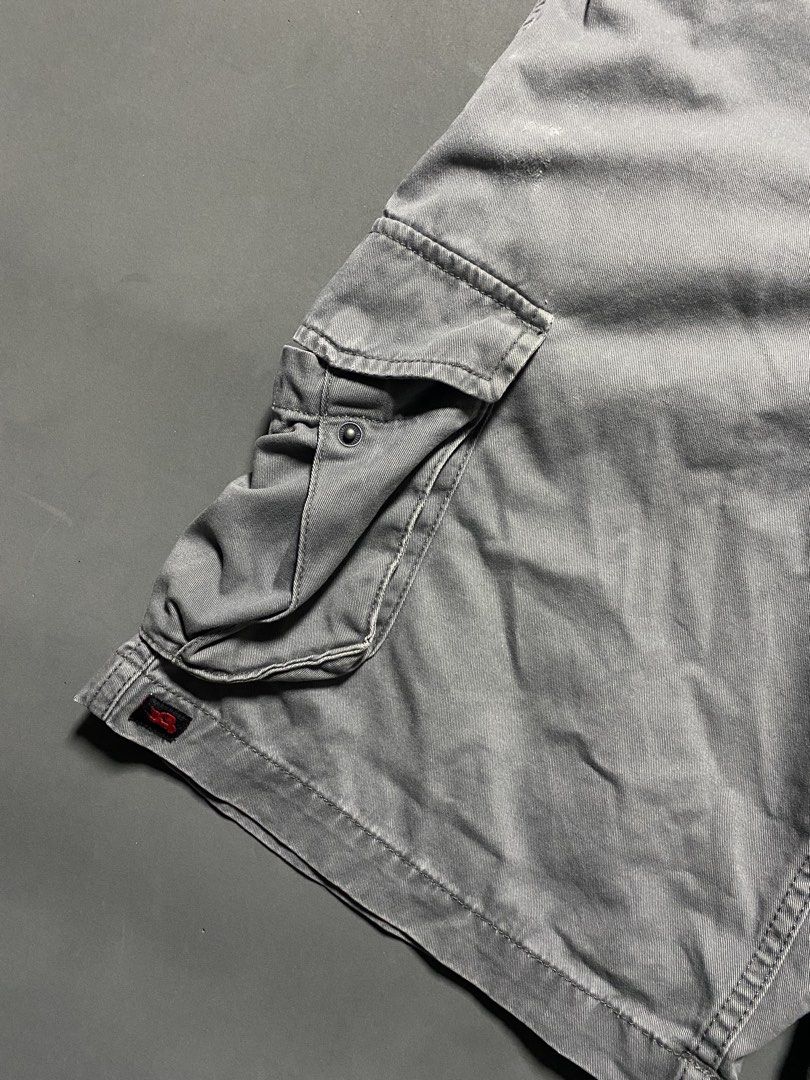 Vintage Tony Hawk 6-Pocket Cargo Short (Category: Shorts) located in Pasay City. Submitted by thrift.wards (Listing ID 1471042242, Image 3). Description: size: 30 length: 23 leg hole: 12 no issue.