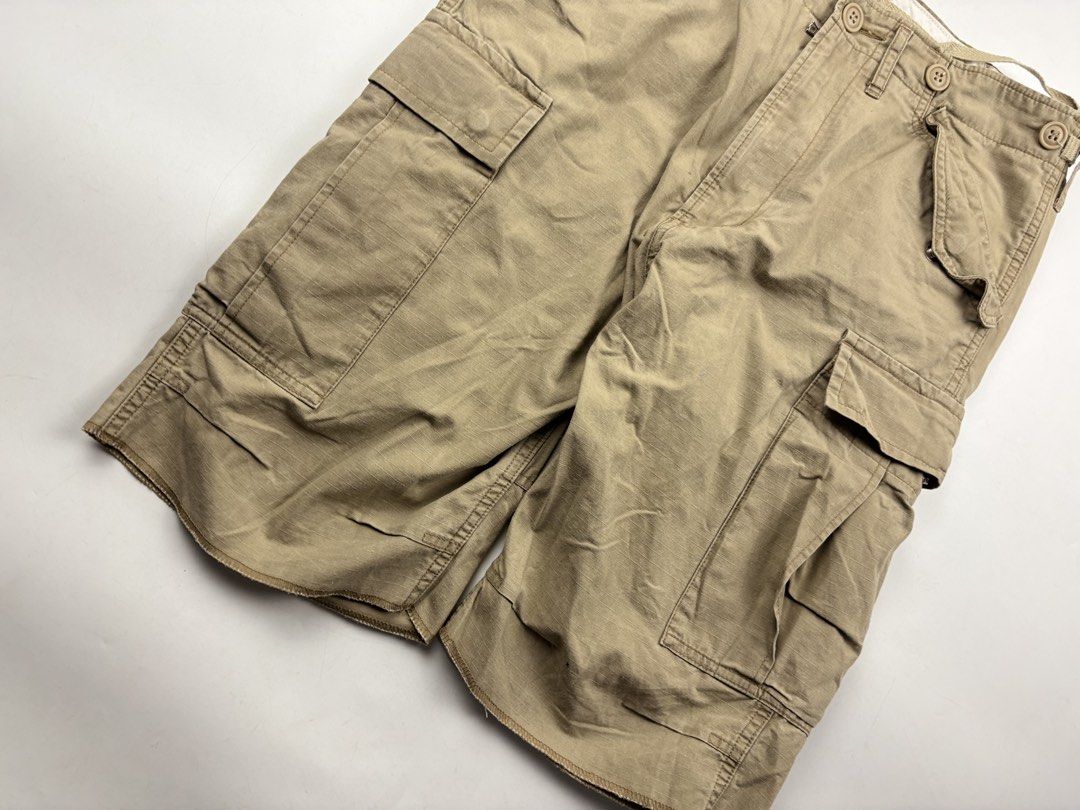 Visvim Eiger Cargo Shorts (Category: Shorts) located in Makati City. Submitted by ragrepository (Listing ID 1471117622, Image 3). Description: Visvim Eiger Cargo Shorts Tagged as Medium Waist-15” Front rise-14” Back rise-15” Inseam-9.5” Outseam-22” Thigh-12.5” Knee- Leg opening-10” Condition-9/10 Flaw- Minimal signs of wear .