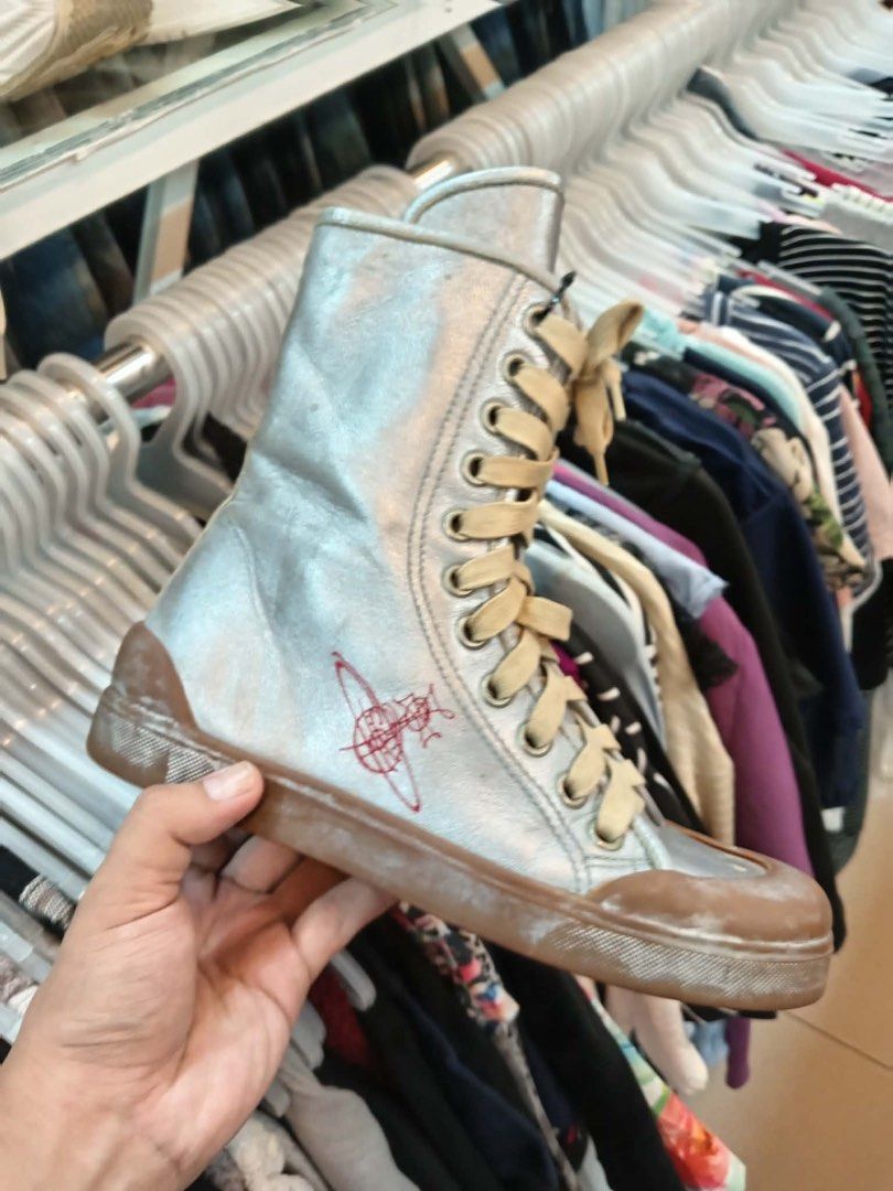 VIVIENNE WEST BALEN SHOES HOOK UPS (Category: Sneakers) located in Manila. Submitted by sonny2k (Listing ID 1471074893, Image 2). Description: hook ups dm.