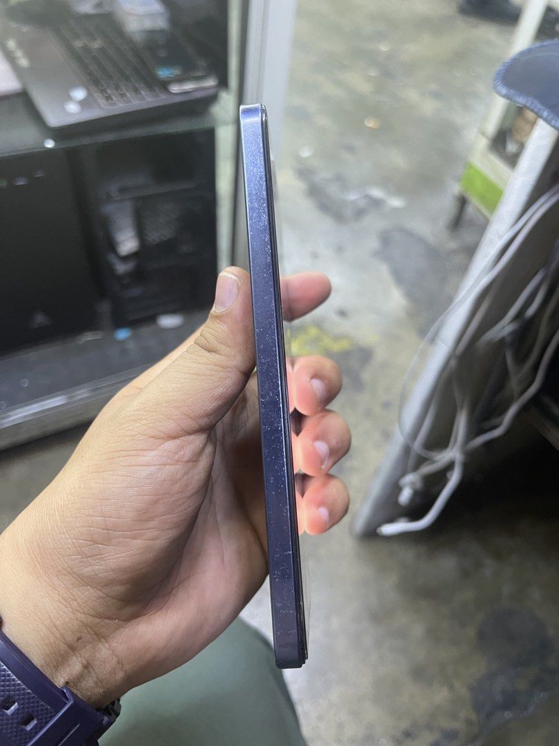 Vivo V25E (Category: Other Gadgets) located in Pasig City. Submitted by marcrafael (Listing ID 1471082247, Image 3). Description: FOR SALE: vivo V25e (256GB / 8GB + 8GB RAM) 💰 Selling Price: 5499 NEGOTIABLE QUICK SPECS: * 6.44” AMOLED Display * Fingerprint Scanner on Display * MediaTek Helio G99 Octa-Core Processor * 8GB RAM + 8GB Extended RAM * 256GB Internal Storage * Android 14 CONDITION: * Fully functional * May cosmetic signs of use sa side