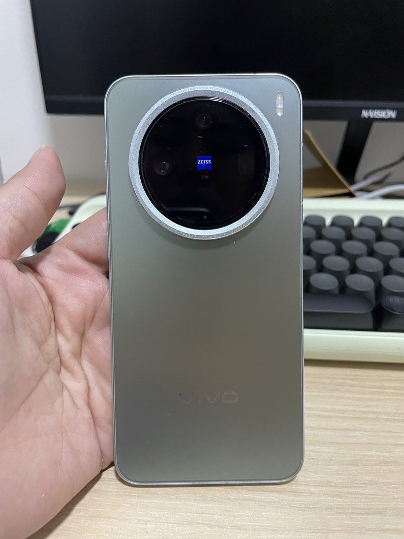 Vivo X200 Pro Mini 512 GB CN ROM (Category: Vivo) located in Manila. Submitted by karlapauli53286 (Listing ID 1471048207, Image 1). Description: Vivo X200 Pro Mini 512 GB CN ROM Lightly used Around 98% smooth - there’s a small scratch at the back of the phone (see photo) China Rom - Tried and tested, Google Play works without any issues Android Auto is also working Meetup: Bacoor, Molino, Alabang, MOA, Las Pinas Selling for 32k.