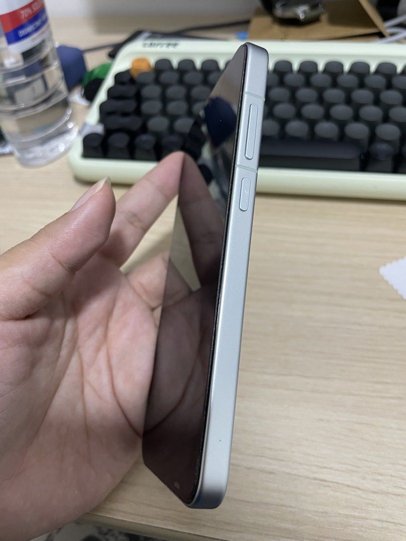 Vivo X200 Pro Mini 512 GB CN ROM (Category: Vivo) located in Manila. Submitted by karlapauli53286 (Listing ID 1471048207, Image 2). Description: Vivo X200 Pro Mini 512 GB CN ROM Lightly used Around 98% smooth - there’s a small scratch at the back of the phone (see photo) China Rom - Tried and tested, Google Play works without any issues Android Auto is also working Meetup: Bacoor, Molino, Alabang, MOA, Las Pinas Selling for 32k.