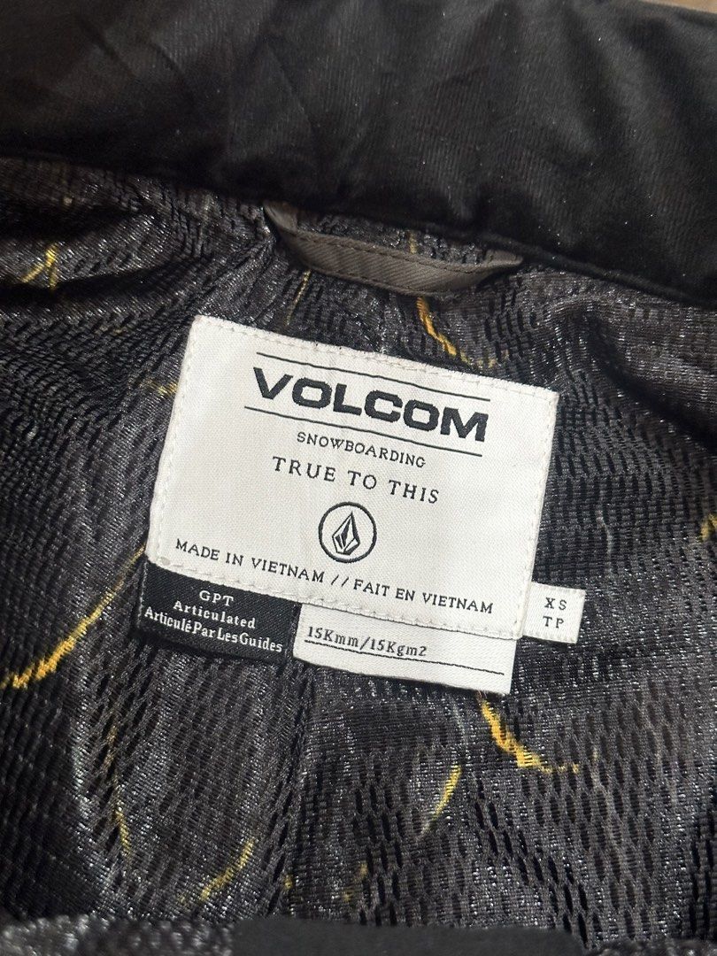 Volcom (Category: Jeans) located in Montevista. Submitted by thrift_ta_bai (Listing ID 1470976525, Image 3). Description: Volcom Excellent As new Condition No issue 30-32 x 39 .