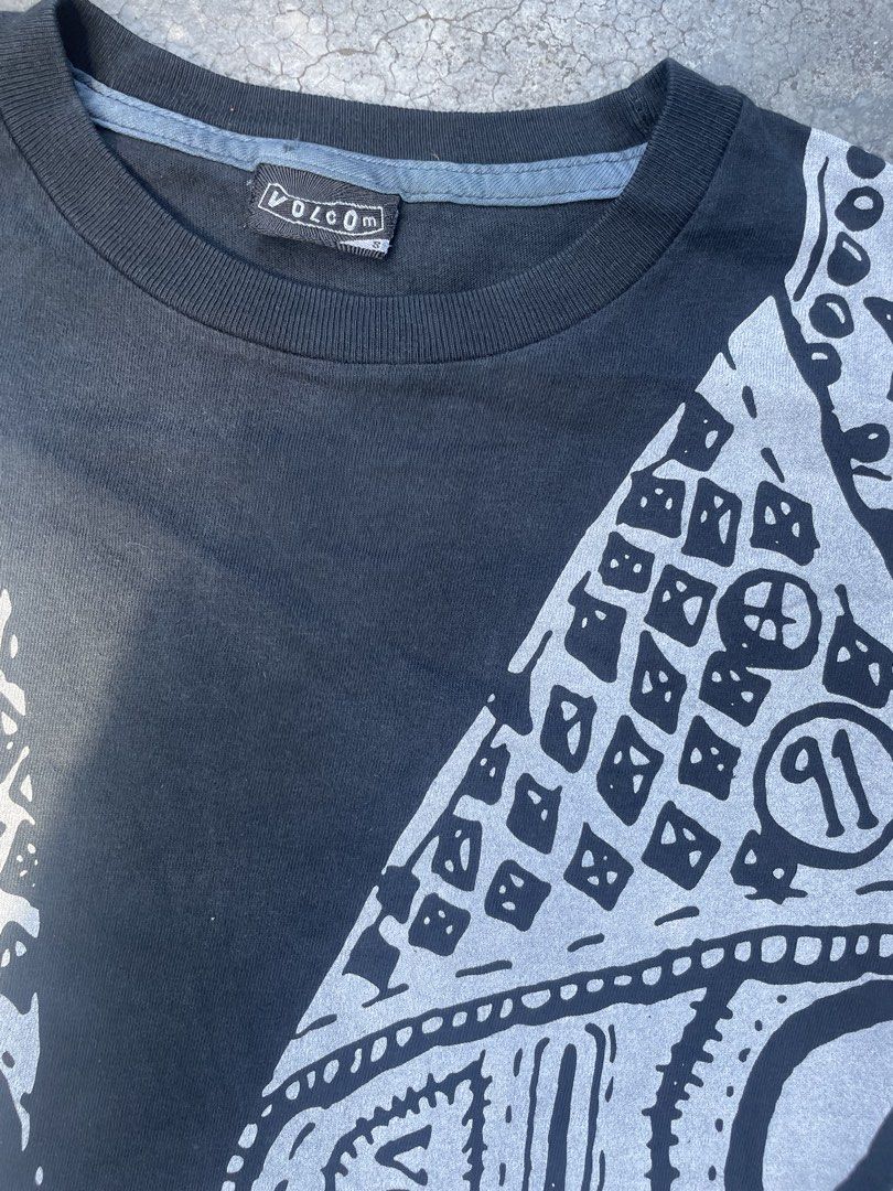 Volcom Black White Graphic Tee Size S (Category: Tshirts & Polo Shirts ) located in Manila. Submitted by joshua_guimeroy. (Listing ID 1470980466, Image 2). Description: - Brand: Volcom - Size: Small (S) - Color: Black and White - Design: Bold all-over artistic print with hand-drawn graphics, logos, and patches - Material: Comfortable 100% cotton - Fit: Crew neck, short sleeves - Condition: Great statement piece for casual wear.