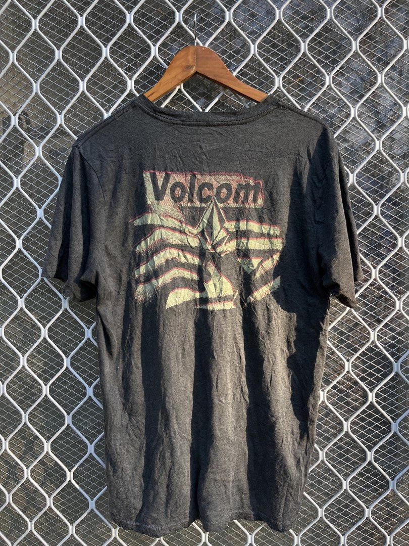 Volcom Grey Modern Fit Graphic Tee Size S (Category: Tshirts & Polo Shirts ) located in Panaon. Submitted by adrian_galope. (Listing ID 1471065918, Image 1). Description: - Brand: Volcom - Color: Dark Grey - Size: Small (S) - Fit: Modern fit - Material: 60% cotton, 40% polyester - Design: Small chest logo and large distressed graphic print on the back - Condition: Pre-loved, well-maintained.