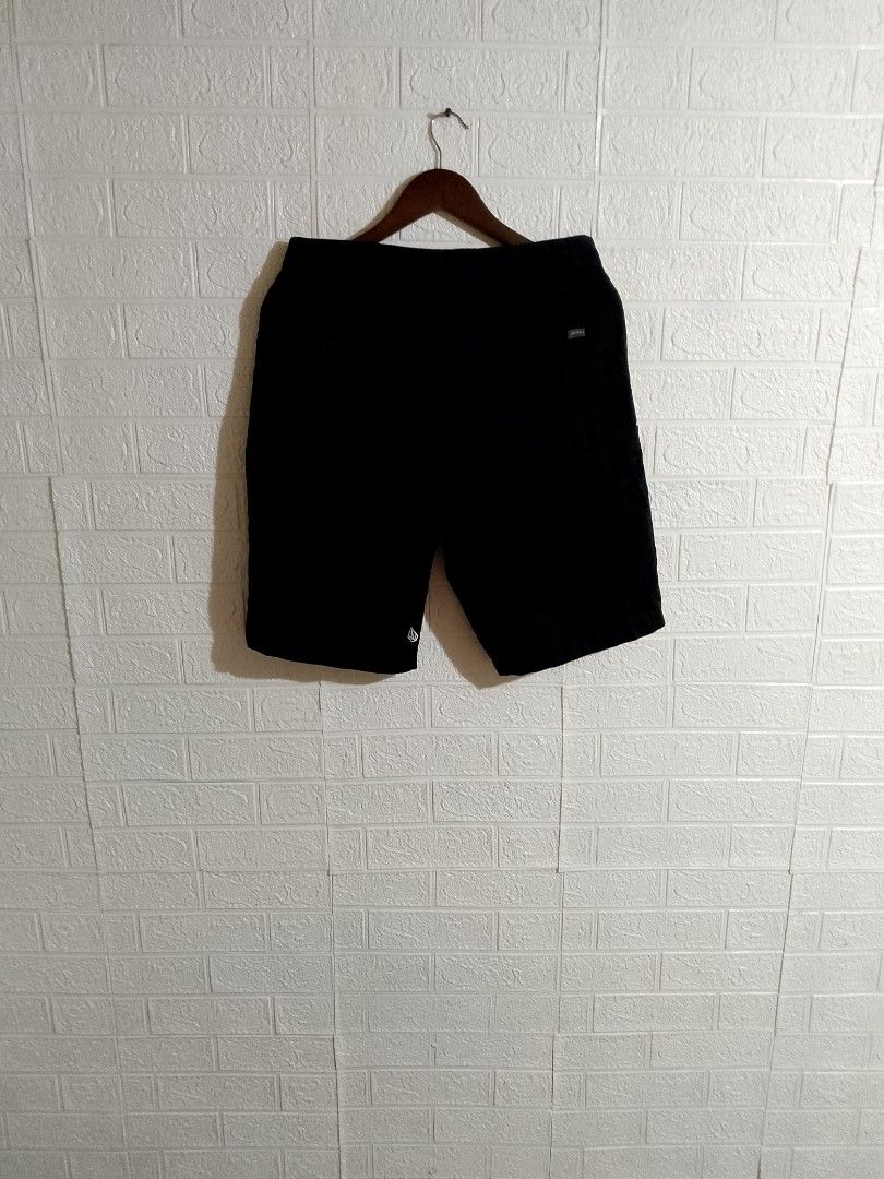 VOLCOM SHORTS (Category: Shorts) located in Tabaco. Submitted by zerothreethrift (Listing ID 1471091406, Image 2). Description: VOLCOM SHORTS SIZE 30 EXCELLENT PM IF INTERESTED ALBAY LOCATION.