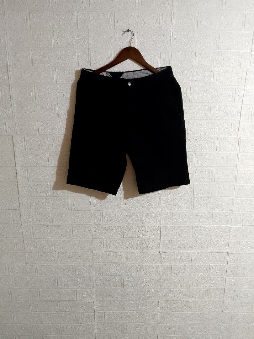 VOLCOM SHORTS (Category: Shorts) located in Tabaco. Submitted by zerothreethrift (Listing ID 1471091406, Image 1). Description: VOLCOM SHORTS SIZE 30 EXCELLENT PM IF INTERESTED ALBAY LOCATION.