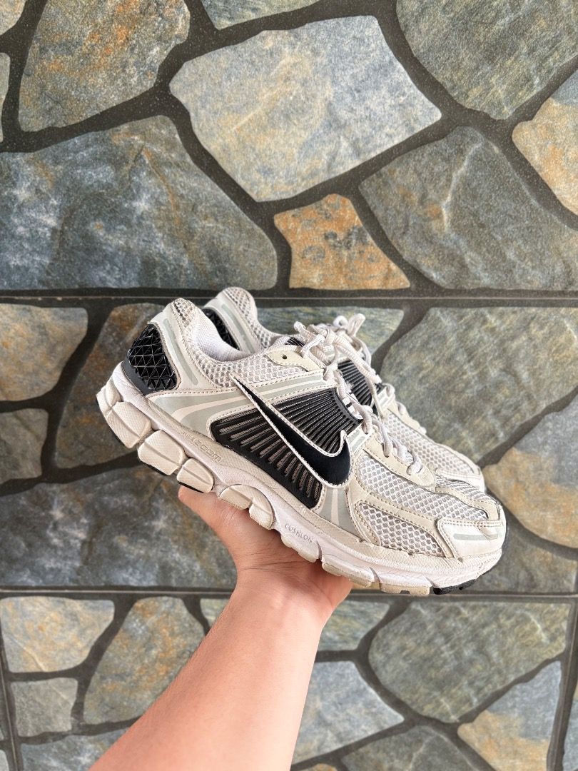 Vomero 5 (Category: Sneakers) located in Molave. Submitted by shoethriftengs (Listing ID 1471014382, Image 1). Description: Pm for more details.