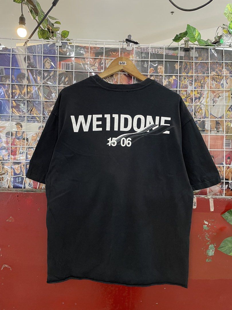 We11done Black T-Shirt (Category: Tshirts & Polo Shirts ) located in Cainta. Submitted by riszizlux (Listing ID 1471035255, Image 2). Description: - Brand: We11done - Color: Black with a faded washed finish - Fit: Relaxed, boxy fit with a classic crew neckline - Details: Small white text logo on the chest - Finishing: Raw hem on sleeves and bottom edge - Condition: Brand new / Excellent.