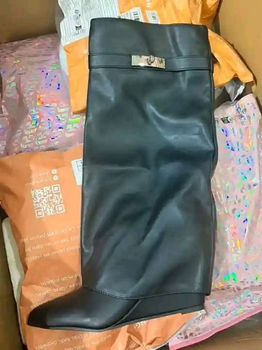 Wedges Boots (Category: Boots) located in Caloocan City. Submitted by kumifinds_ (Listing ID 1470960783, Image 1). Description: — I got it for second hand also.