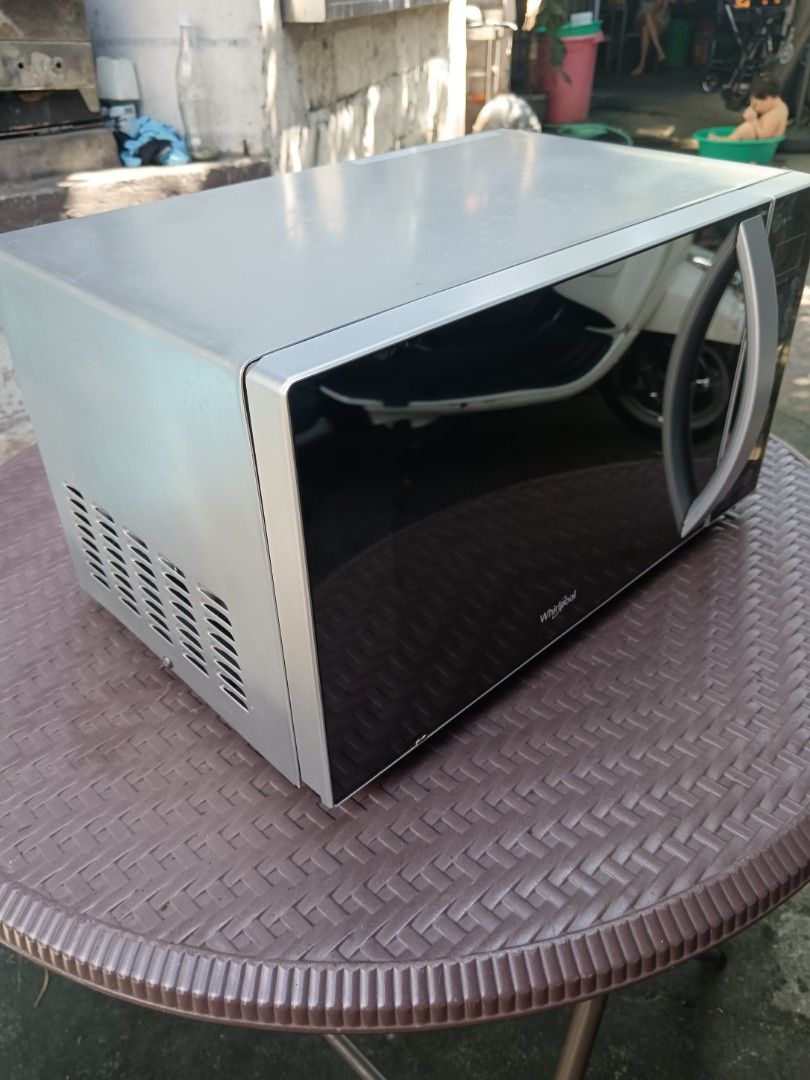 Whirlpool Microwave Oven with Digital Touch Panel (Category: Ovens & Toasters) located in Pasig City. Submitted by richs.lusr (Listing ID 1470945412, Image 2). Description: - Brand: Whirlpool Microwave Oven - Color: Sleek silver and black finish - Controls: Digital panel with presets for rice, pasta, vegetables, fish, popcorn, and meats - Features: Built-in defrost settings and convenient number pad - Interior: Clean white cavity with included gl