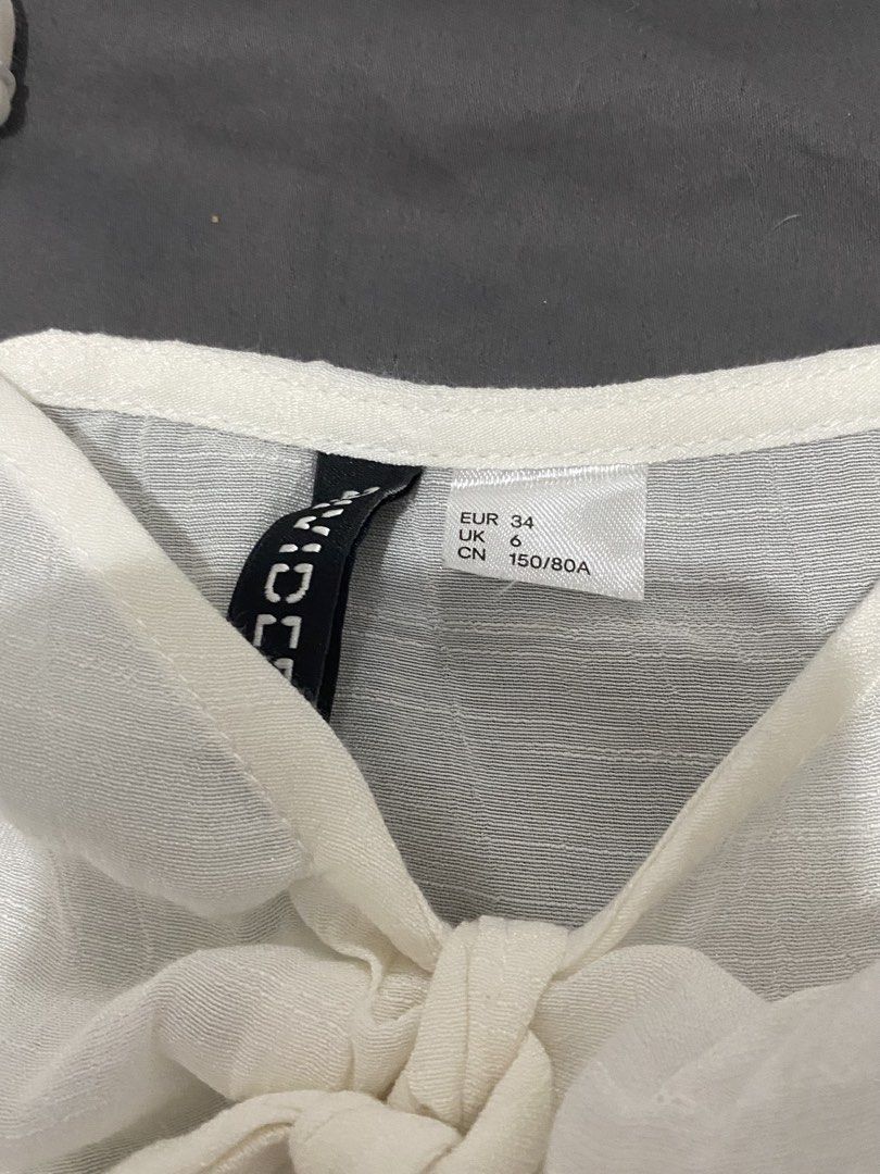 White Blouse Top (Category: Blouses) located in Manila. Submitted by after.elle (Listing ID 1470952742, Image 2). Description: .