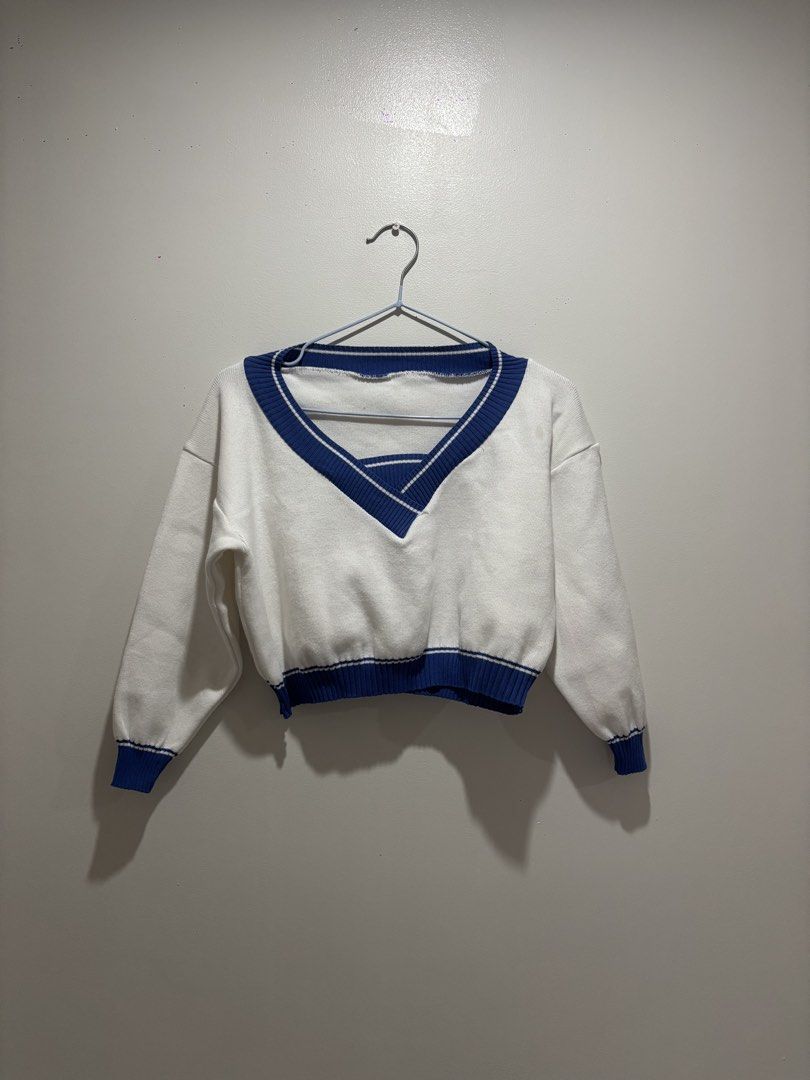 White Blue Cropped Sweater (Category: Others Tops) located in Manila. Submitted by _pilosofia (Listing ID 1470936297, Image 1). Description: .