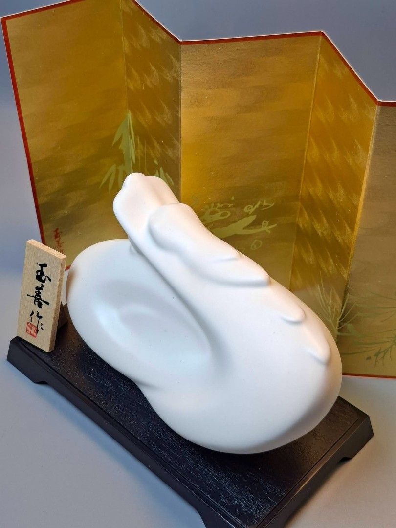 White Ceramic Dragon Figurine Sculpture with Stand (Category: Figurines & Statues) located in Paranaque City. Submitted by lexajapansurplus (Listing ID 1471078830, Image 2). Description: ▪️Ceramic Japanese Dragon figurine 📌 Created by artisan Tama Zen (玉善作) 📌 Set comes with a display stand (daidai/kazaridai), a gold folding screen (byobu), and a wooden plaque (mokufuda). ⚠️ 24 hrs to Pay only..
