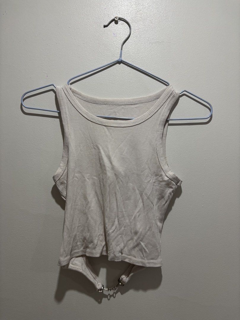 White Crop Top Bare Back (Category: Sleeveless) located in Manila. Submitted by _pilosofia (Listing ID 1470936869, Image 1). Description: .
