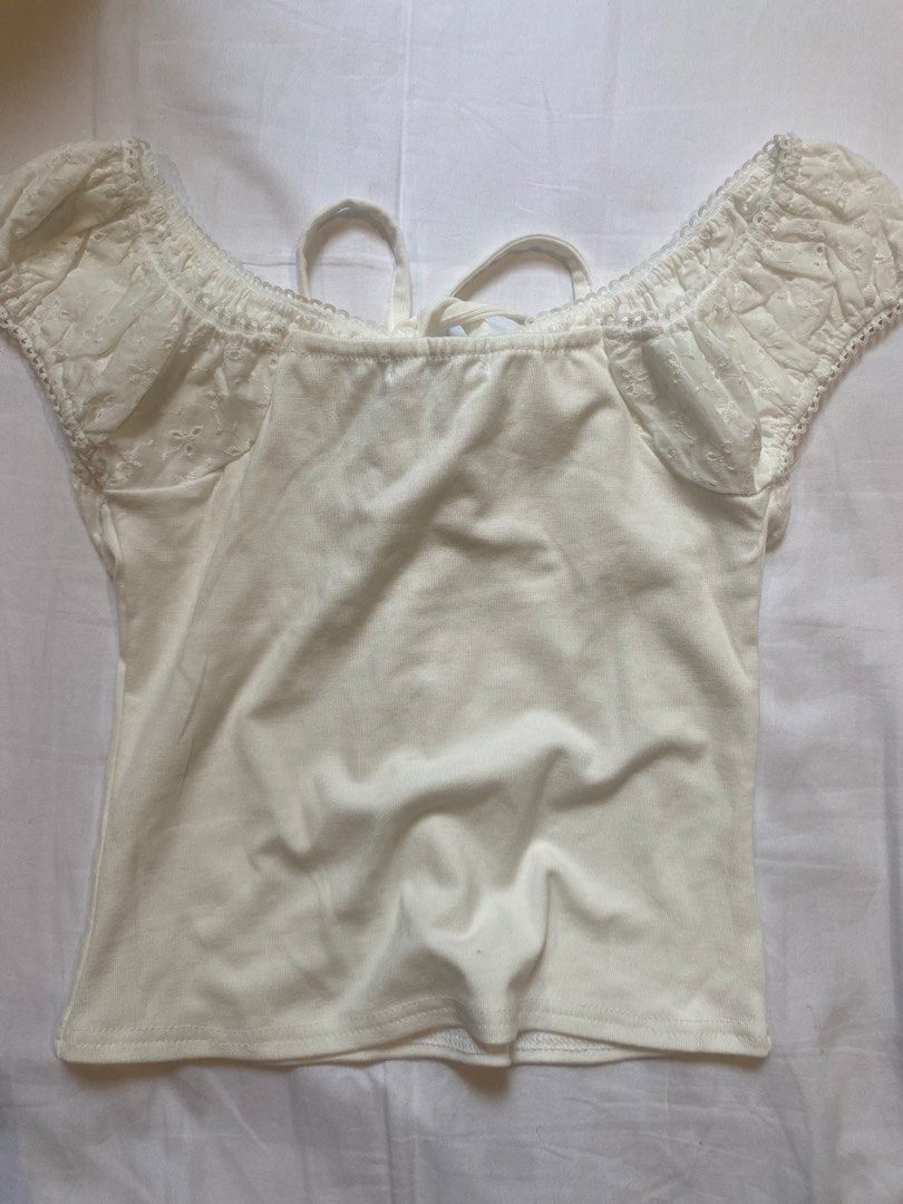 White Dainty Top (Category: Blouses) located in Taguig. Submitted by g1rlw0rld (Listing ID 1470957676, Image 3). Description: - vietnamese brand - never used - 100% good condition - fits xs-s.